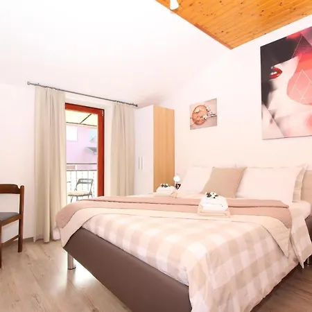 Rooms And Apartment Matosevic