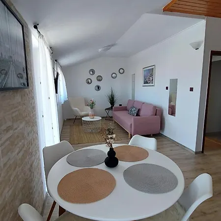 Guest house Rooms And Apartment Matosevic